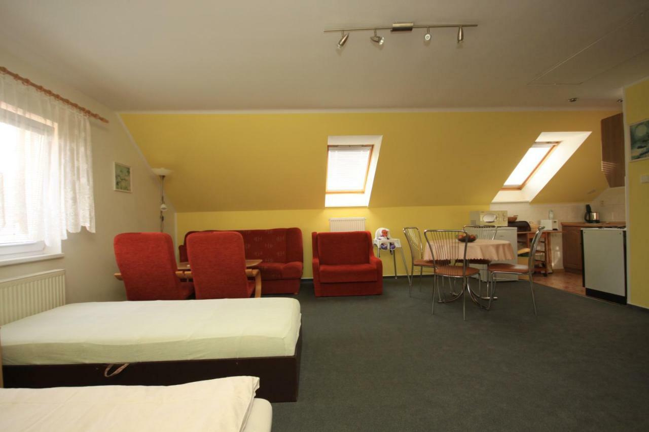 Apartman Pod Cernou Horou Rožnov pod Radhoštěm Exterior foto